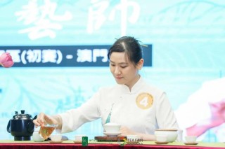 小红书:今晚澳门一码一肖-考场外的等待是父母对孩子的告白