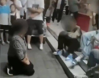 微博订阅:澳门一码中精准一码免费中特-河北男子遭多人霸凌下跪 警方通报