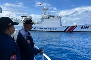 搜狐:香港4777777最快开码-中国海警登临检查菲律宾船艇