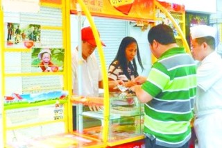 阿里巴巴:一码一肖100香港资料大全-江苏徐州迎降雨 六旬老人激动磕头