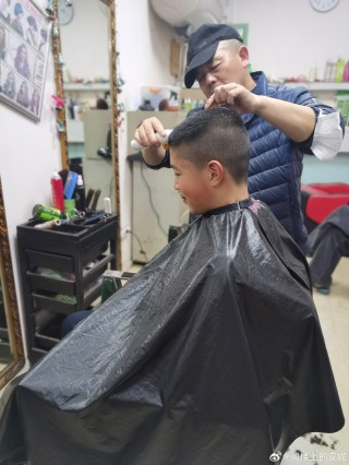 网易:2024年新澳门王中王资料-三月龄宝宝初次剪发 发量让人羡慕