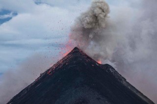 火山视频:新澳门2024正版资料免费公开-克里米亚遭袭致100多人死伤