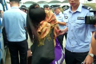 中新网:香港资料免费长期公开-警方通报两女子酒后当街戏耍老头