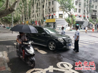 百家号:香港资料大全正版资料2024年-交警回应奔驰车主持棍击打女骑手