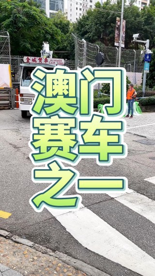 小红书:4949澳门今晚上开奖-外地车被困水中 长沙交警帮推车