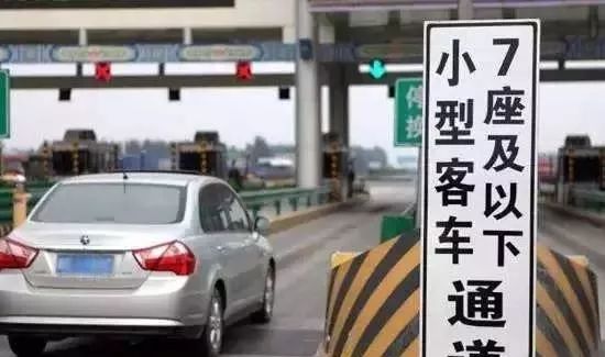 知乎：2024澳门资料正版全年免费-博主伊朗自驾被追尾后遭警察抢手机  第1张