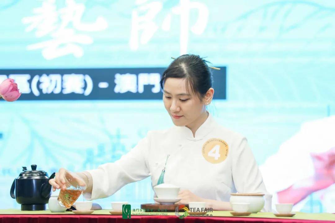 小红书:今晚澳门一码一肖-考场外的等待是父母对孩子的告白  第2张