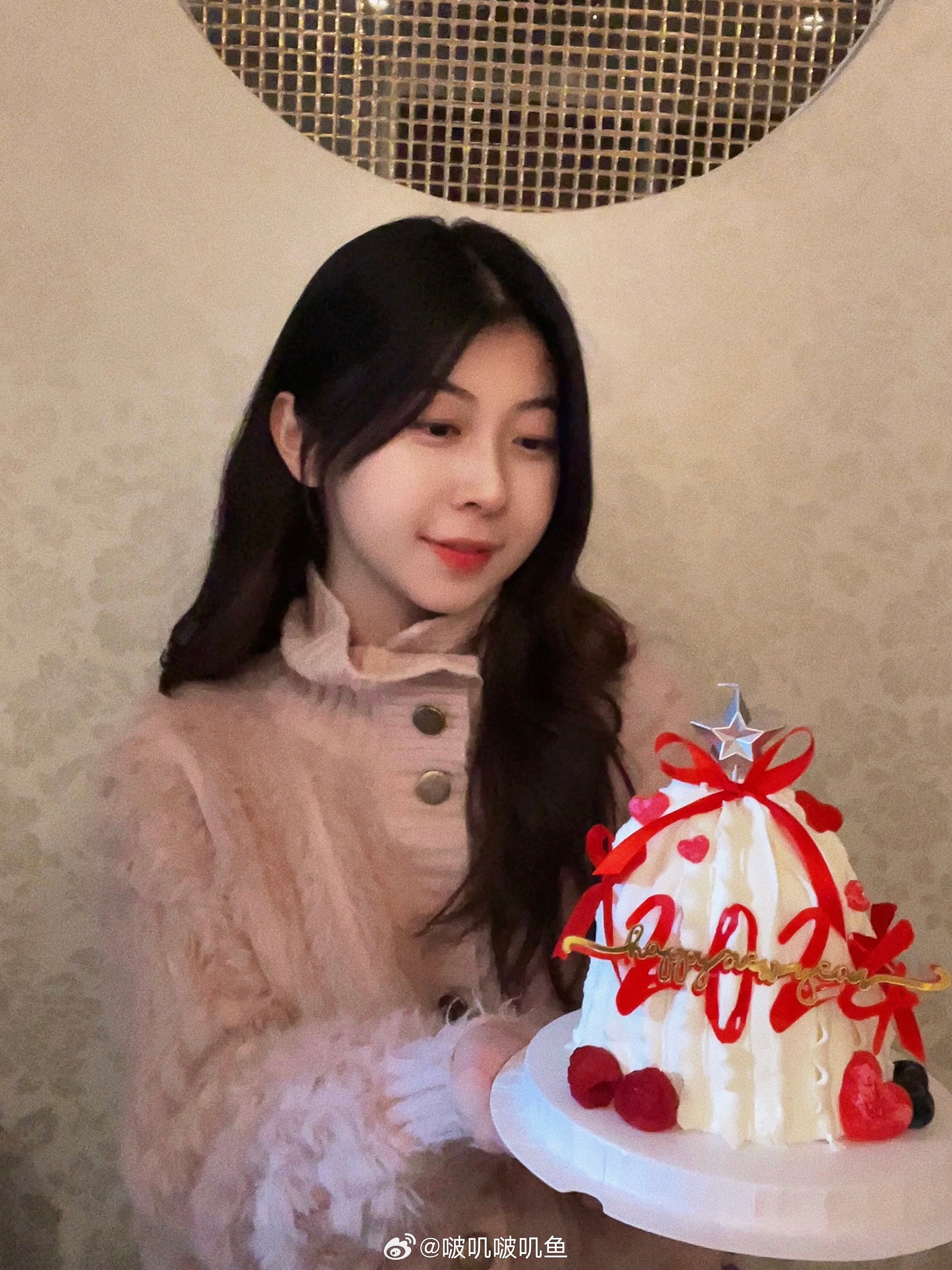 微博订阅:新澳六开彩资料2024哪里下载-网红黄一鸣暗示孩子父亲是王思聪  第2张