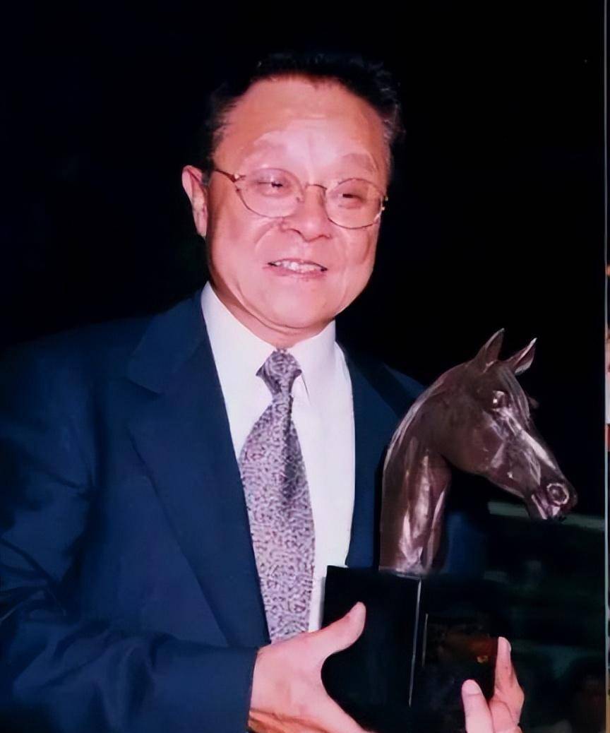 搜狐订阅：马会香港7777788888-70度高温戈壁武警战士找到20吨黄金  第3张