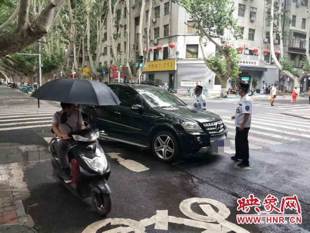 百家号:香港资料大全正版资料2024年-交警回应奔驰车主持棍击打女骑手  第3张