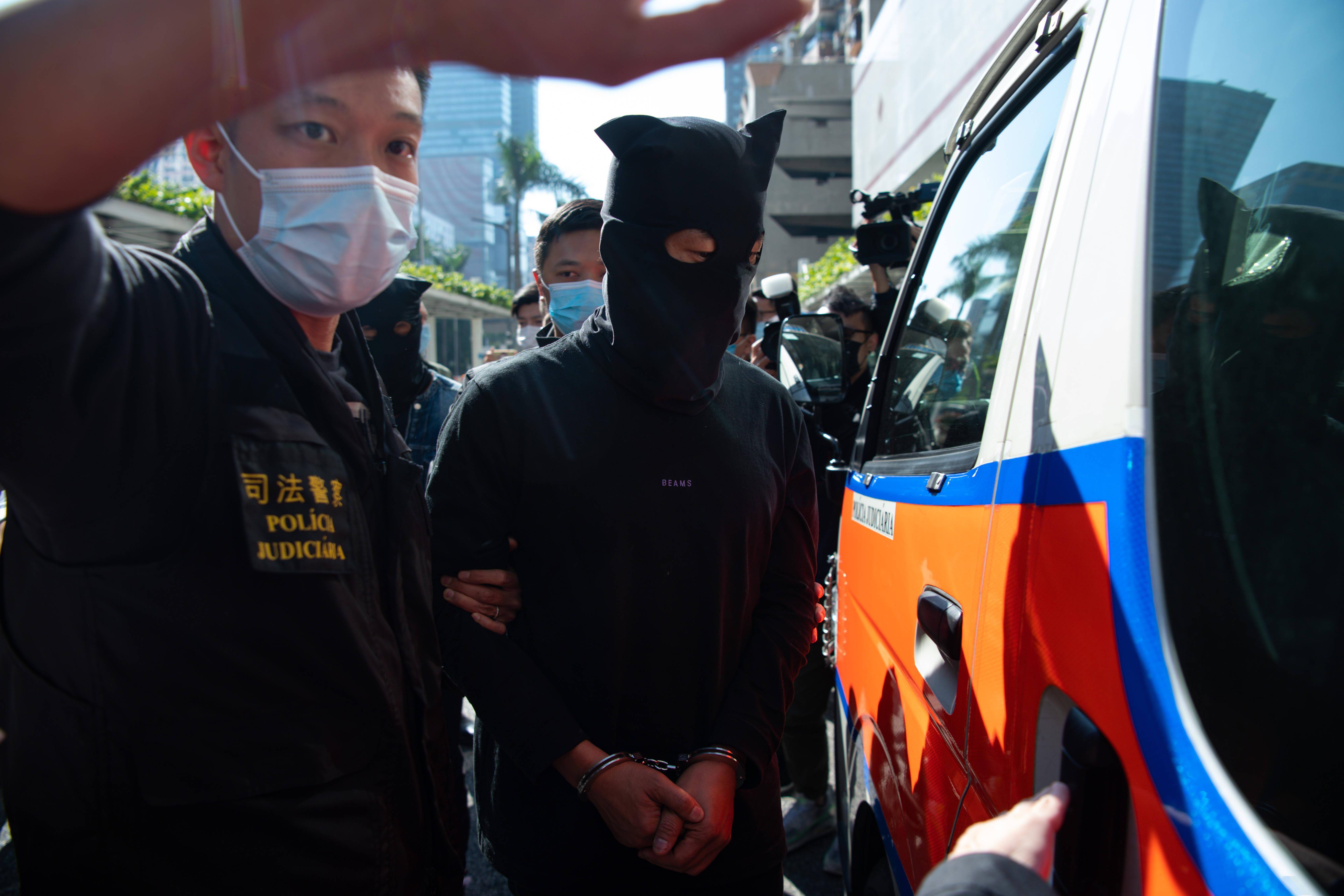 抖音视频:澳门正版大全免费资料-中甲现门线悬案 裁判组被护送离场  第2张