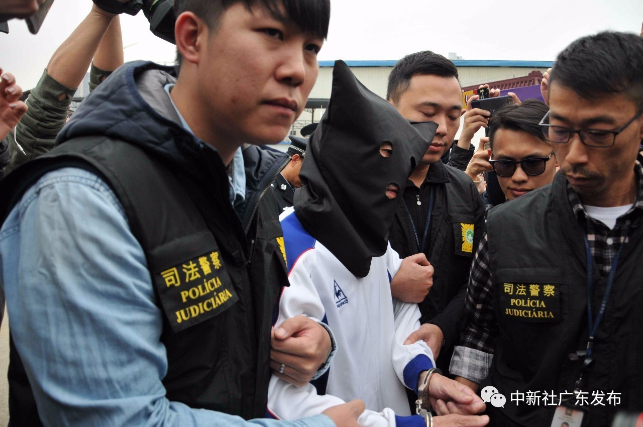 抖音视频:澳门正版大全免费资料-中甲现门线悬案 裁判组被护送离场  第3张