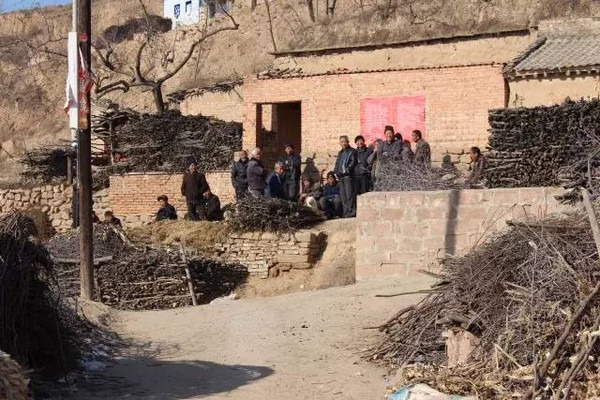 搜狐:新澳资料免费精准-老伴去世老人才发现墓地被家人卖了  第2张