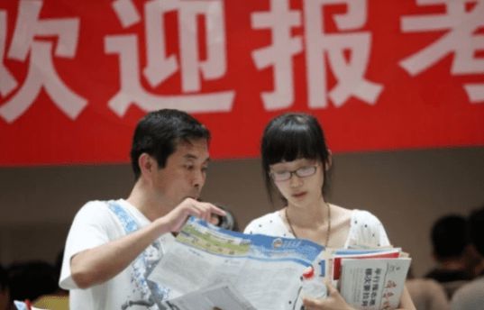 小红书:管家婆一码中一肖2024-女生高考查分669激动掩面哭泣  第2张